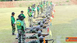 Yontaifib menjadi juara perlombaan Binsat Korps Marinir 2011 di lapangan tembak Letnan Karno Cilandak Jakarta Selatan, Rabu (21/9).