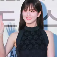 Sebagai sentuhan terakhir, diaplikasikan Dior Addict 535 Red D-Sire, lipstik dengan warna merah lembut ini memberikan sentuhan akhir yang classy, tanpa terlihat terlalu mencolok. [Foto: @sooyaaa__]