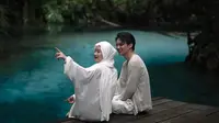 Potret liburan Dinda Hauw dan Rey Mbayang di Raja Ampat (sumber: Instagram/dindahw)