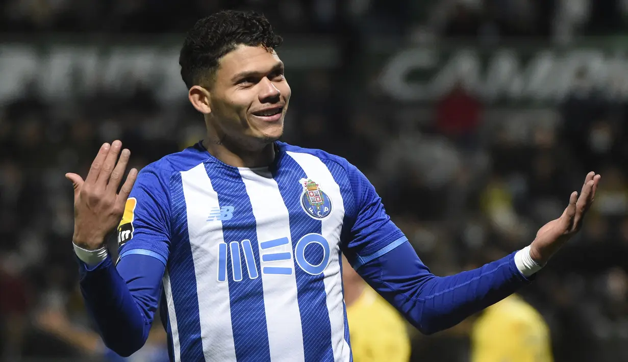 <p>Evanilson terus menciptakan penampilan positif bersama FC Porto sejak didatangkan pada 2020 lalu. Ia telah menjadi mesin gol untuk Skuat Dragões sejauh ini. Evanilson tercatat telah menorehkan 24 gol dan 5 assists dalam 66 kali penampilannya di semua kompetisi. Ia memberikan angin segar bagi Timnas Brasil mengingat usianya yang baru menginjak 22 tahun. (AFP/Miguel Riopa)</p>
