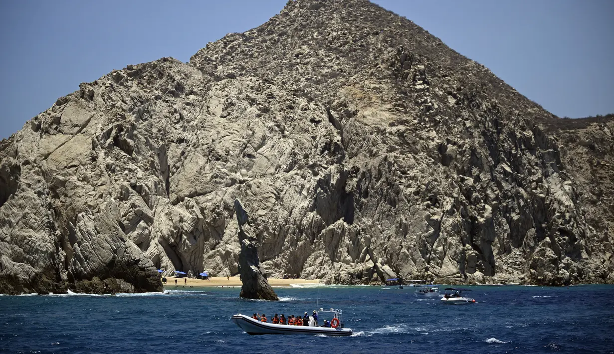 Lengkungan Cabo San Lucas adalah formasi batuan granit yang khas di ujung selatan Cabo San Lucas, yang merupakan ujung paling selatan Semenanjung Baja California di Meksiko. (AFP/ALFREDO ESTRELLA)