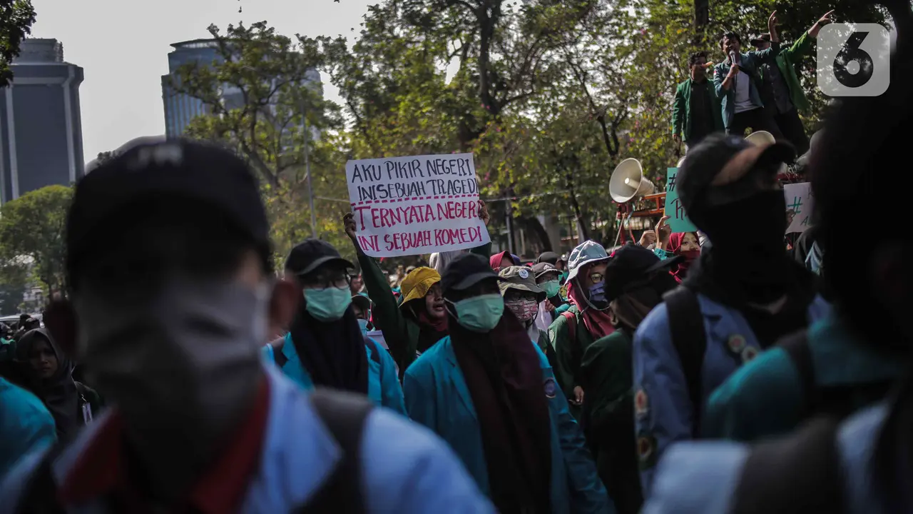 Mahasiswa Gelar Demo di Patung Kuda