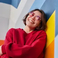 ilustrasi perempuan bahagia/Mark Nazh/Shutterstock