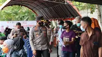 Gerai Si Sambar di Pantai Widuri didirikan untuk mengenjot capaian vaksinasi di Kabupaten Pemalang. (Foto: Liputan6.com/Polres Pemalang)