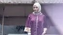 Setelah menjalankan ibadah umrah, Revalina S. Temat memutuskan untuk menggenakan hijab. Ia mengaku sudah punya niat berhijab sebelum umrah. (Foto: instagram.com/vatemat)
