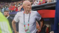 Momen Sweet di Piala Dunia 2026: Pelatih Timnas Norwegia Lari-Lari Cium Istri usai Kalahkan Senegal