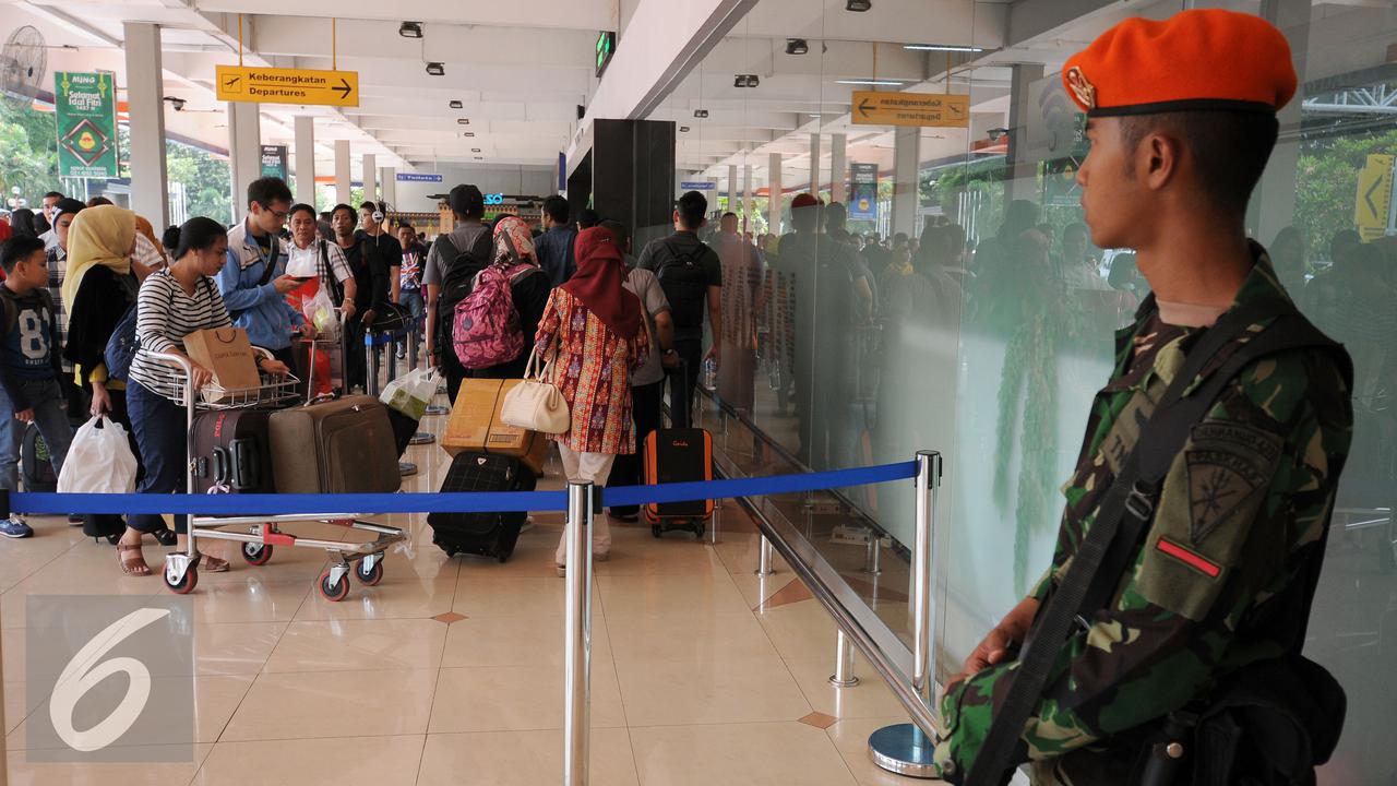 20160704-Pemudik-Padati-Bandara-Halim-PK-HEL