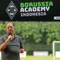 Ketua Umum KONI, Marciano Norman memberikan keterangan saat&nbsp;Launching Borussia Academy di Deutsche Schule Jakarta, BSD, Tangerang, Sabtu (03/06/2023). (Bola.com/Bagaskara Lazuardi)