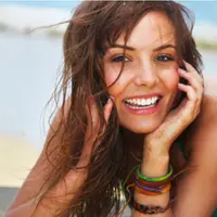 Tips Rias Anti Luntur buat Si Anak Pantai | via: mostmetro.com