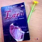 Novel ini menceritakan sisi kelam seorang perempuan