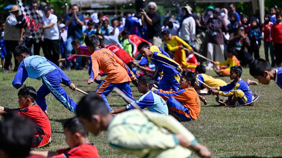 Keseruan Murid SD Mengikuti Beragam Permainan Tradisional