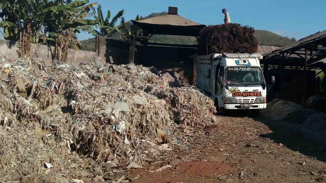 Kisah Di Balik Sampah Impor yang Menyerbu Malang