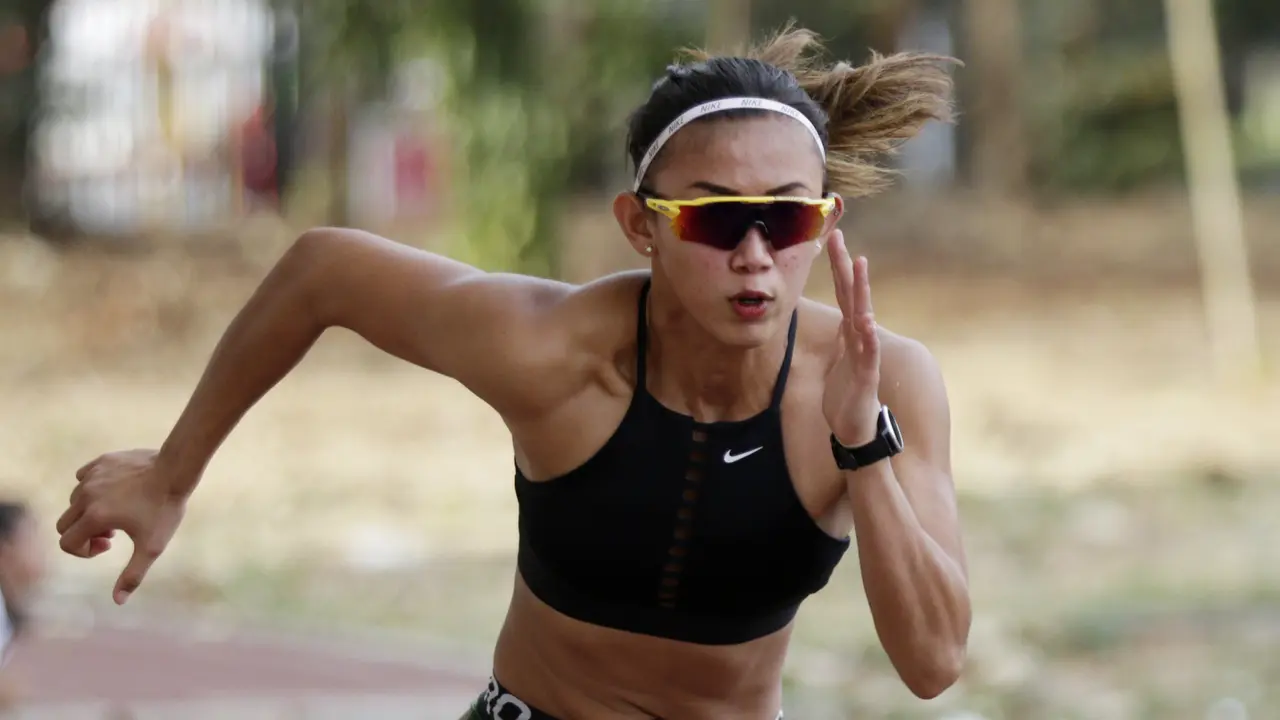 Atlet lari gawang Indonesia, Emilia Nova