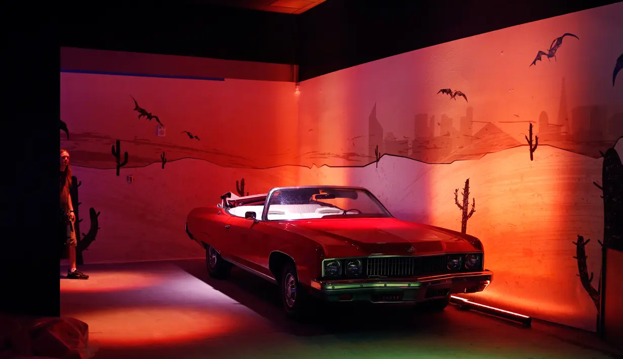 Sebuah Chevrolet Caprice milik Hunter S. Thompson dipajang di Cannabition Cannabis Museum, Las Vegas, AS, Selasa (18/9). Museum ini memamerkan semua hal tentang ganja. (AP Photo/John Locher)