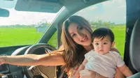Kini Tinggal di Bali, Tengku Dewi Putri Bagikan Potret Rutinitas dan Kebersamaan dengan Buah Hati