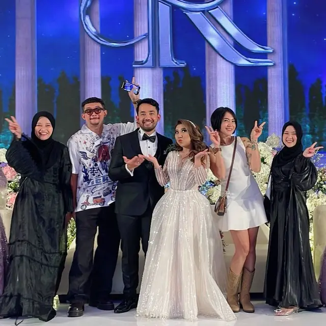 Punya Banyak Sahabat, Ini 7 Potret Artis Hadiri Pernikahan Kiky Saputri dan M Khairi