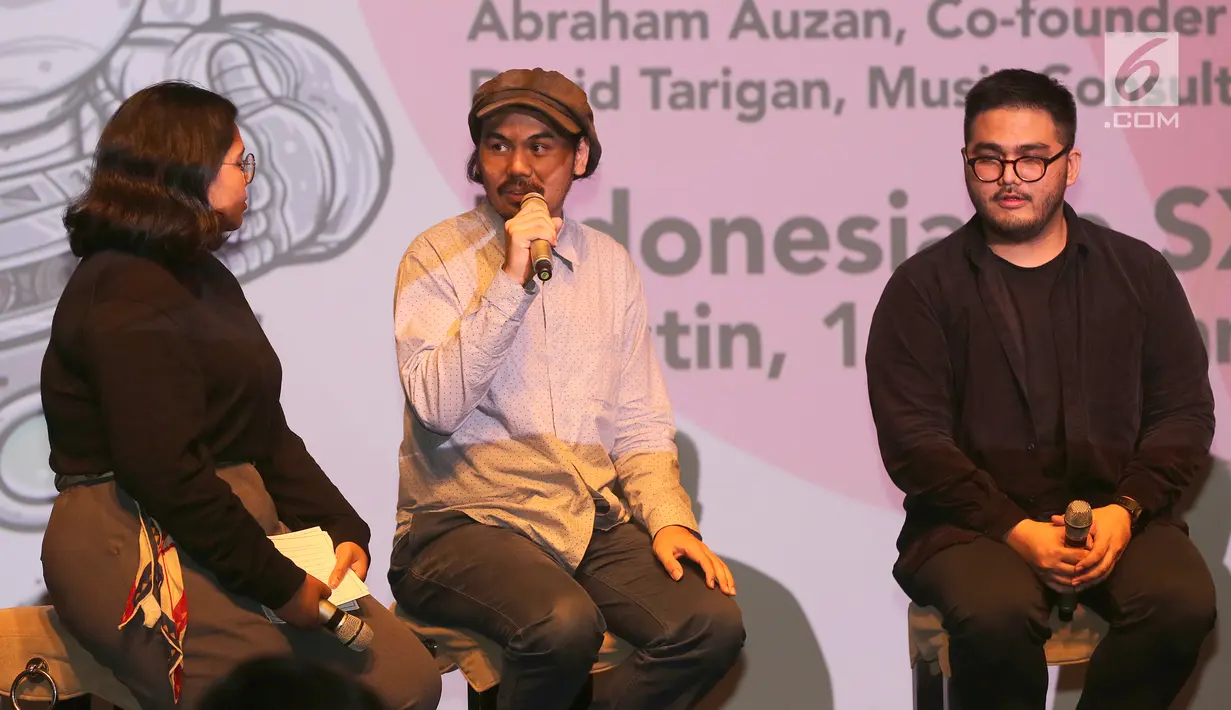 Music Consultant Hello Dangdut, David Tarigan memberi keterangan pers menjelang Festival SXSW 2019 yang akan digelar di Amerika Serikat, di Jakarta, Selasa (26/2). Bekraf akan mengirimkan 19 pelaku industri. (Liputan6.com/Fery Pradolo)