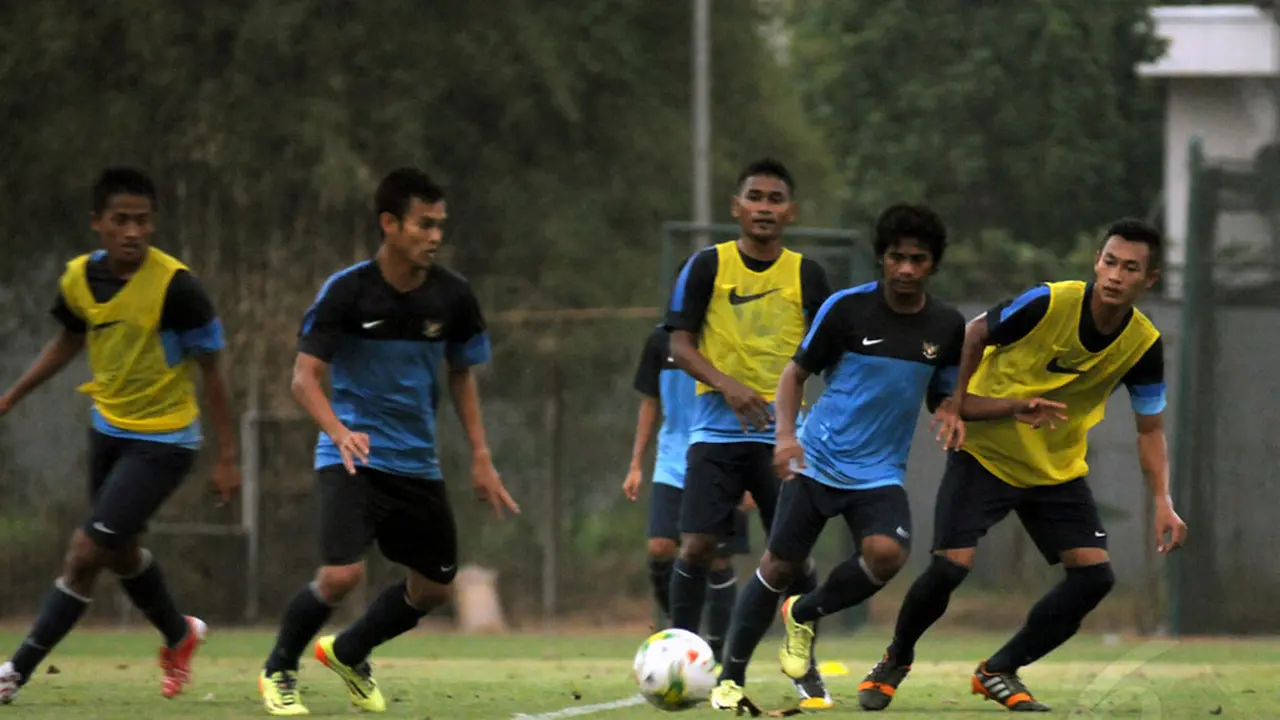 Pemain Timnas U19 Indonesia Berlatih Bersama Seniornya