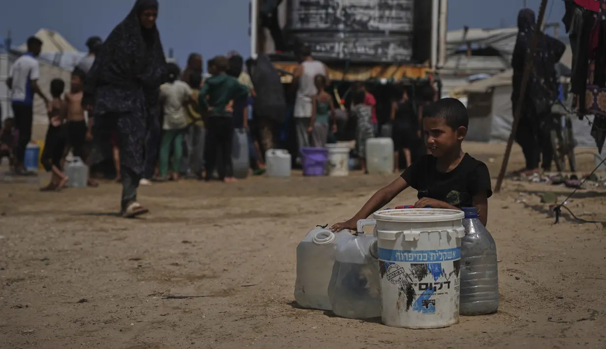 Krisis air Gaza berlangsung selama 22 bulan akibat hancurnya 80 persen imbas perang Israel-Gaza. (AP Photo/Abdel Kareem Hana)