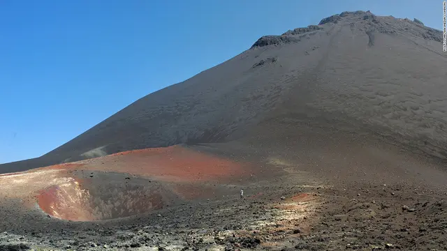 Kawah dalam kawah di Pulau Verge, Cape Verde