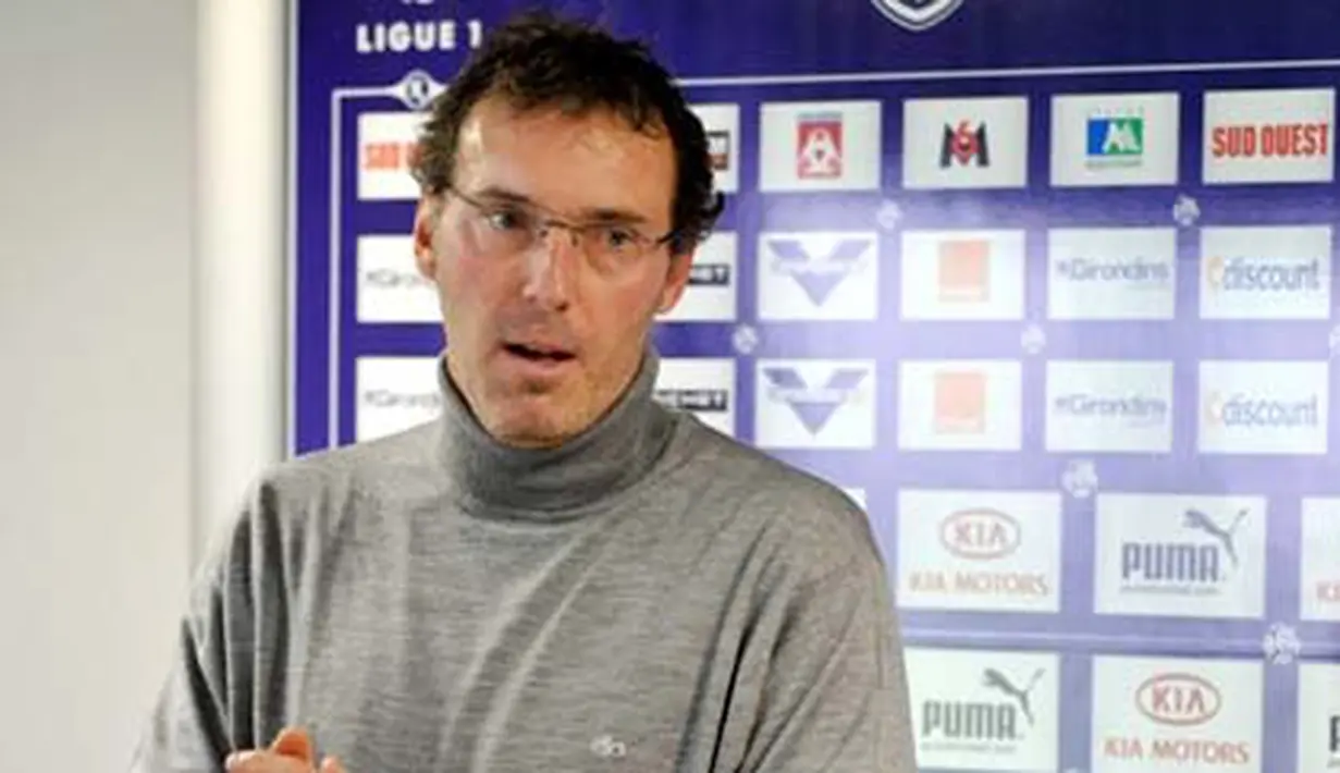 Bordeaux's coach Laurent Blanc takes part in a press conference on November 14, 2008, two days ahead of the French L1 football match Lyon vs. Bordeaux. AFP PHOTO PIERRE ANDRIEU 