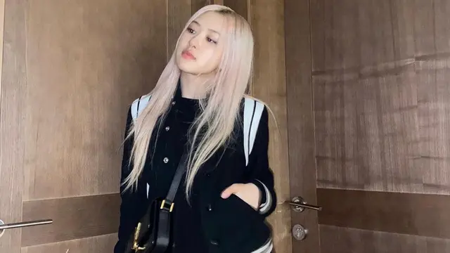 FOTO: Pesona Rose Blackpink dalam Outfit Hitam, Tampil Menawan