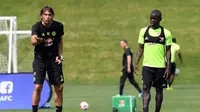 Senyum Kante Buat Antonio Conte Terpukau