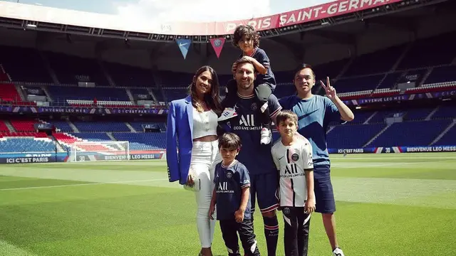 Bak Rekan Setim, 9 Editan Foto Bareng Pesepak Bola Top Dunia Ini Kocak