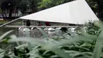 Suasana perpustakaan apung Taman Ayodya, Jakarta Selatan, Senin (4/1/2015). Keberadaan Perpustakaan apung yang diberi nama Ayodya Script menjadi daya tarik tersendiri untuk membiasakan budaya membaca. (Liputan6.com/Johan Tallo)