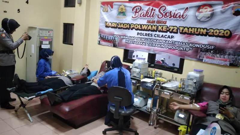 PMI Cilacap jemput bola dengan sistem mobile untuk memenuhi kebutuhan darah yang mencapai setidaknya 1.200 kantong per bulan. (Foto: Liputan6.com/PMI Cilacap untuk Muhamad Ridlo)