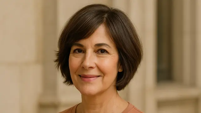 Model Rambut Bob Nungging Pendek untuk Ibu-ibu Usia 50 Tahun