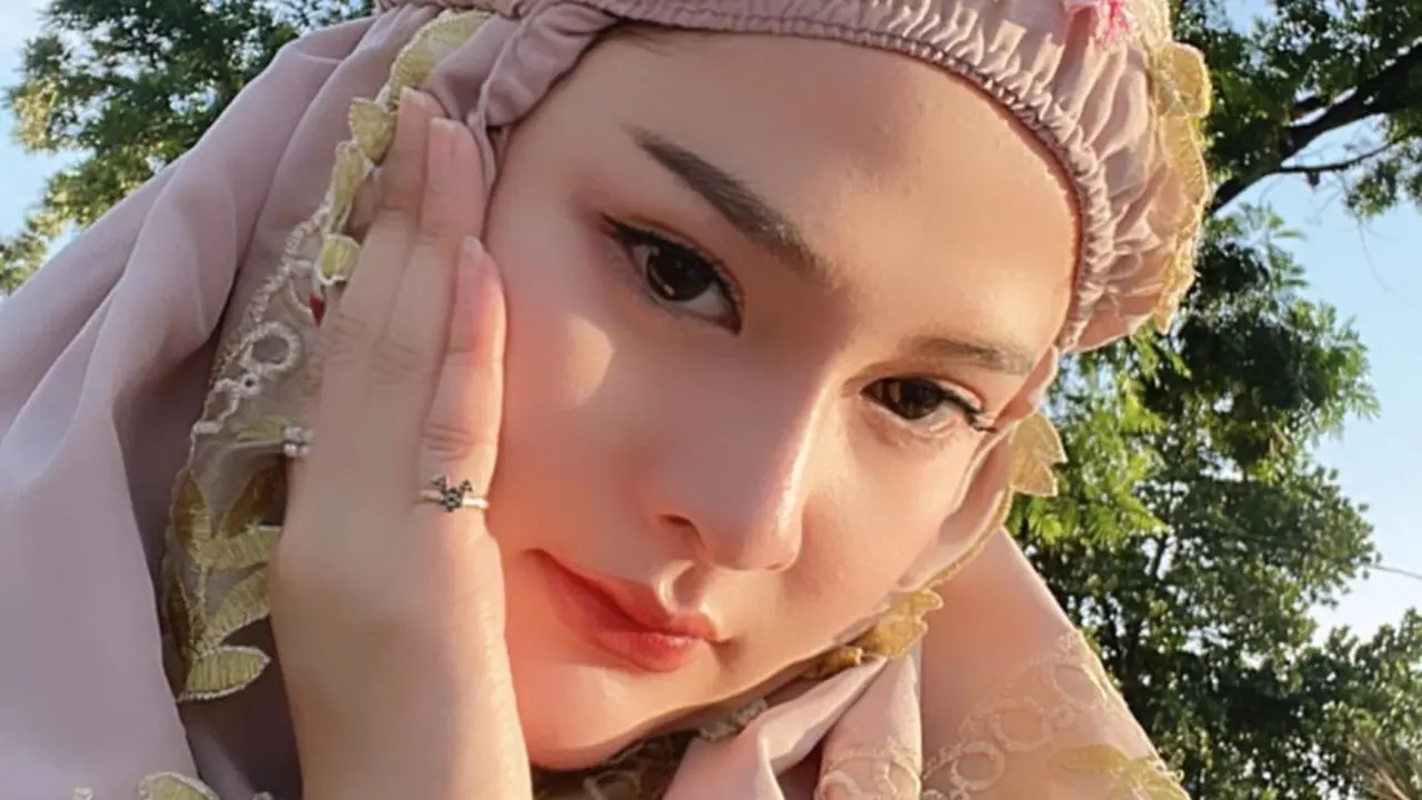 Gaya Bella Bonita Kekasih Denny Caknan Pakai Hijab, Jadi Model Sejak SMA
