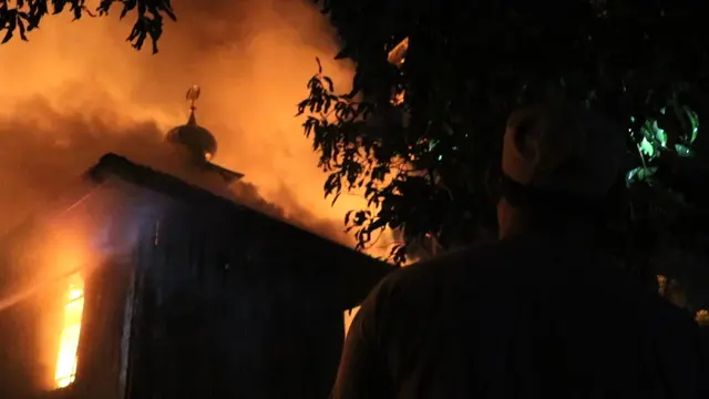Kebakaran di Flamboyan Bawah, Kecamatan Pahandut Kota Palangka Raya, Selasa (1/8/2023). (Foto: Liputan6.com/Marifka Wahyu)
