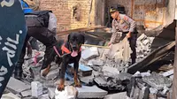 Polisi kerahkan anjing pelacak K9 cari korban kebakaran Depo Pertamina Plumpang, Koja, Jakarta Utara. (Merdeka.com/Lydia Fransisca)
