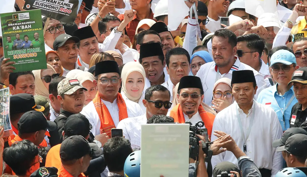 Pasangan Ridwan Kamil dan Suswono resmi akan mendaftarkan diri sebagai peserta Pemilihan Gubernur DKI Jakarta 2024. (Liputan6.com/Herman Zakharia)