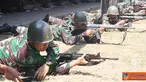 Citizen6, Surabaya: Setiap personil mendapatkan kesempatan menembak 58 butir caliber 5,56 mm. Dari jumlah 58 butir peluru tersebut peserta menggunakan tiga posisi menembak yaitu posisi tiarap, duduk /jongkok dan posisi berdiri. (Pengirim: Penkobangdikal).