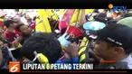 Akibatnya, sejumlah mahasiswa kocar-kacir menghindari pukulan mundur petugas kepolisian