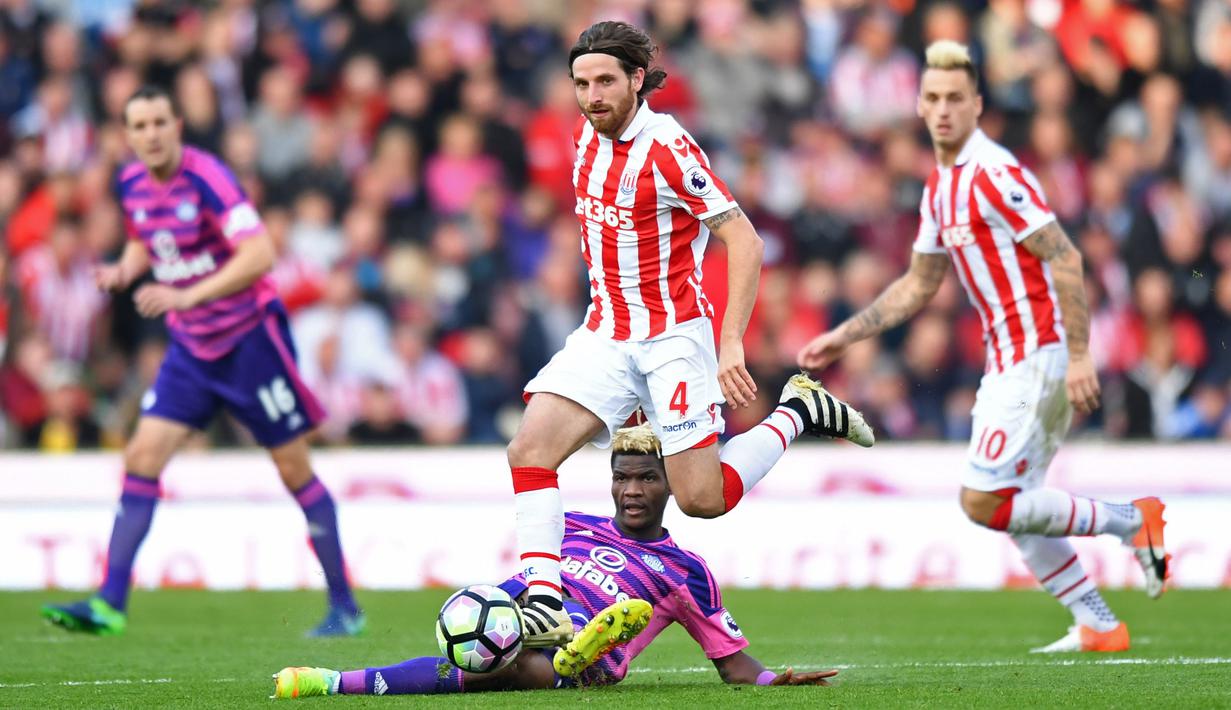 Pemain Stoke City,  Joe Allen mencetak dua gol untuk kemenangantimnya atas Sunderland pada laga Premier League pekan ke-8 di bet365 Stadium, (15/10/2016).  (Reuters/Anthony Devlin)