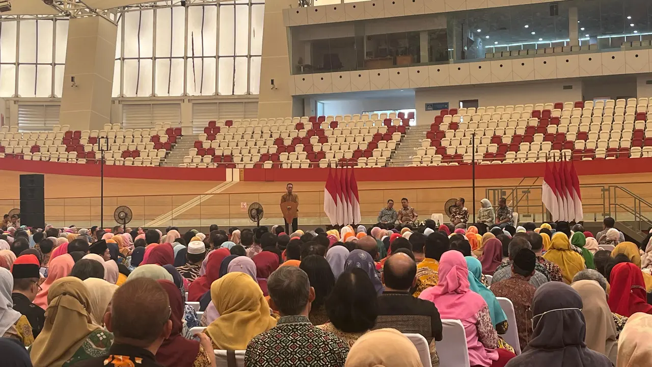 Penjabat (Pj) Gubernur DKI Jakarta Heru Budi Hartono mengumpulkan 2.000 kepala sekolah se-DKI Jakarta di Jakarta Internasional Velodrome