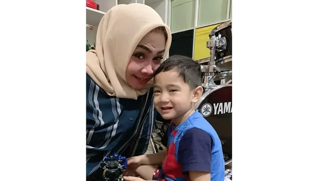 Jalani Debut Main FTV, Ini 6 Potret Kedekatan Rafathar dengan Rieta Amilia