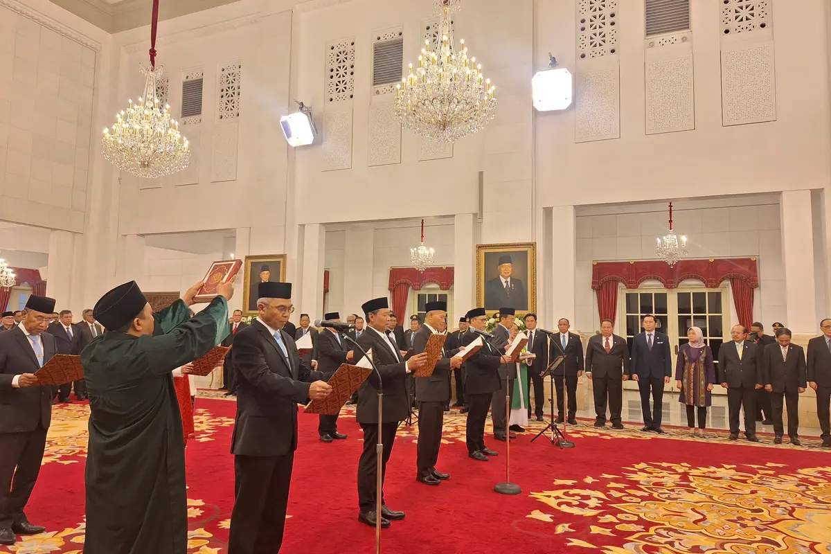 Pimpinan dan anggota Dewas KPK mengucapkan sumpah jabatan di depan Presiden Prabowo Subianto, Senin (16/12/2024).