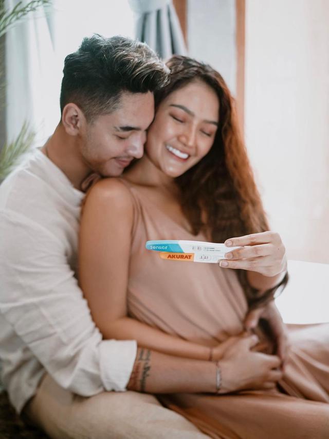 Umumkan Hamil Anak Pertama, Ini 6 Momen Romantis Siti Badriah dan Krisjiana