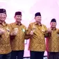 Presiden ke-6 RI Susilo Bambang Yudhoyono (SBY) terlihat akrab dengan Menteri Pertahanan Prabowo Subianto dalam syukuran ulang tahun ke-64 Persatuan Purnawirawan Angkatan Bersenjata Republik Indonesia (Pepabri) di Wisma Elang Laut, Jakarta Pusat, Selasa (12/9/2023). (Merdeka.com/Muhammad Genantan Saputra)