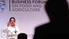  Menteri Agraria dan Tata Ruang Sofyan Djalil memberi pemaparan mengenai upaya mengatasi perkembangan isu-isu hak atas lahan petani Indonesia dalam Responsible Business Forum on Food and Agriculture (RBF), Jakarta, Rabu (15/3). (Liputan6.com/Angga Yuniar)