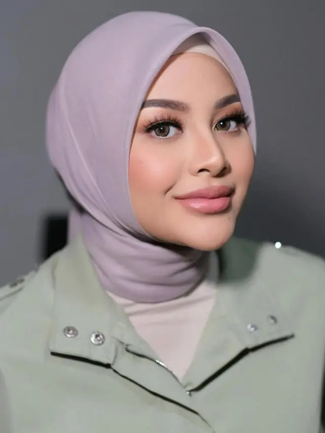 Hijab Aurel Hermansyah untuk Lebaran 2025. (credit: instagram.com/aurelie.hermansyah/ makeupbylaode)