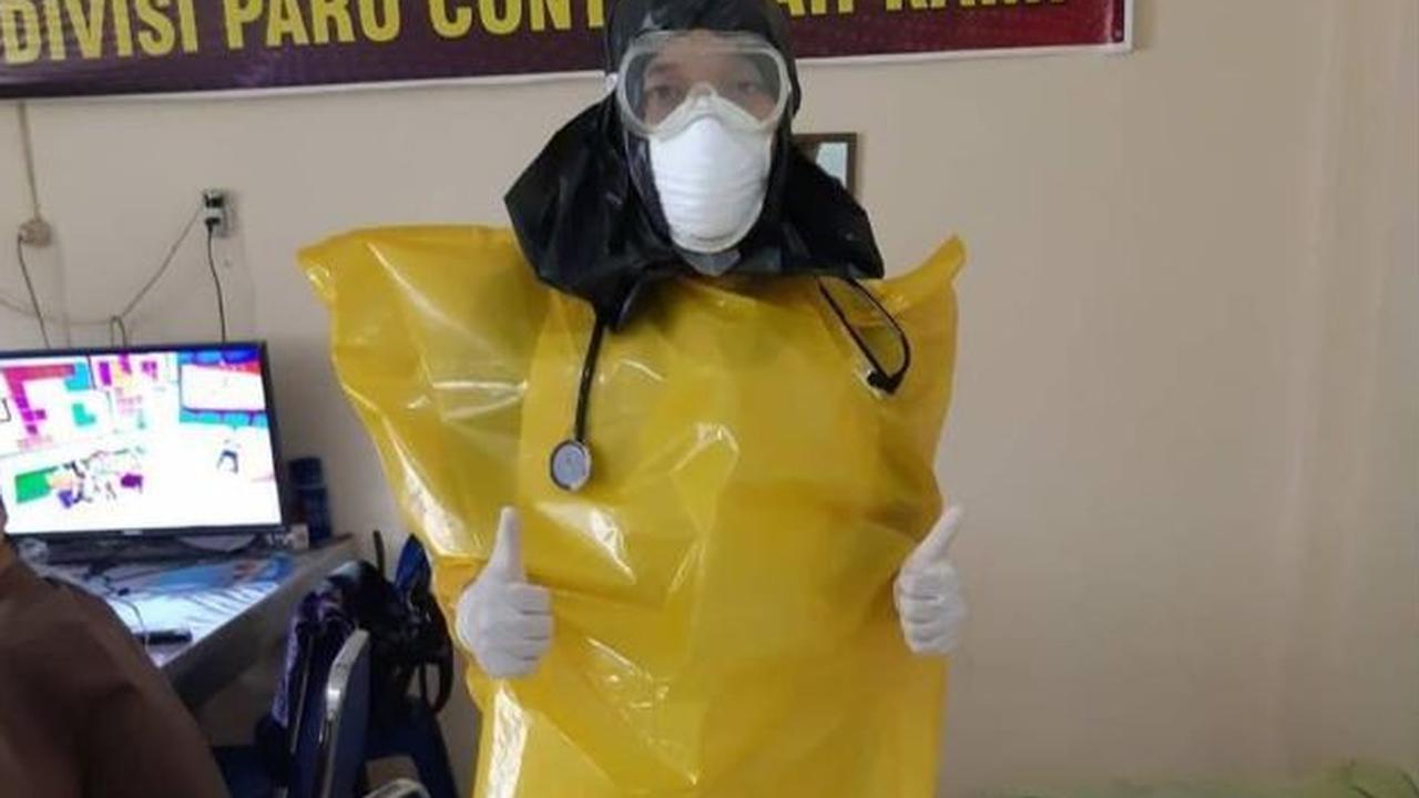 Foto Paramedis Tangani Corona COVID-19 Pakai Kantong Plastik Sampah Bikin Miris