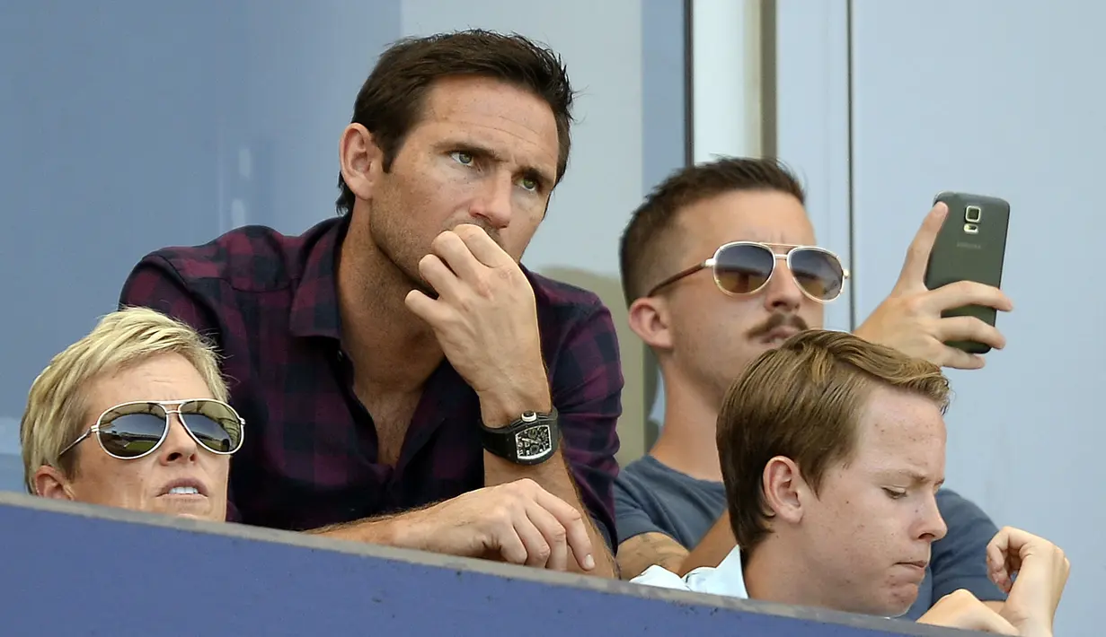 Frank Lampard. Legenda Chelsea berusia 44 tahun ini gagal menampilkan permainan terbaiknya saat berlaga di MLS selama 2 tahun bersama New York City FC pada 2015 hingga 2016. Pelatih yang kini menangani Everton ini meredup bersama New York City FC akibat dilanda cedera panjang. Setelah total tampil dalam 31 laga dengan torehan 15 gol dan 4 assist, ia memutuskan pensiun bersama New York City FC pada Februari 2017. (AFP/Getty Images/Kevork Djansezian)