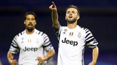 Juventus meraih kemenangan 4-0 atas Dinamo Zagreb dalam laga kedua Grup H Liga Champions di Stadion Maksimir, Zagreb, Rabu (28/9/2016) dini hari WIB. Miralem Pjanic mencetak satu gol dan satu assist. (AFP)