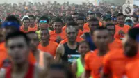 Peserta mengikuti l kegiatan lomba lari bertajuk Lo Gue Run (LGR) 2020 di Kompleks Monas, Jakarta Pusat, Minggu (26/1/2020). Kejuaraan LGR 2020 yang diikuti oleh total 3.500 pelari tersebut merupakan rangkaian kegiatan HUT Kodam Jaya ke 70. (Liputan6.com/Johan Tallo)