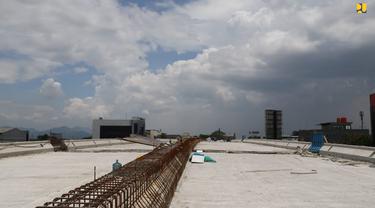 Pembangunan Flyover Kopo di Jalan Raya Soekarno-Hatta, Kota Bandung.